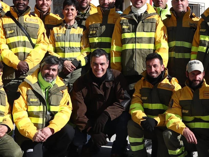 Pedro Sánchez en Ávila junto a los brigadistas