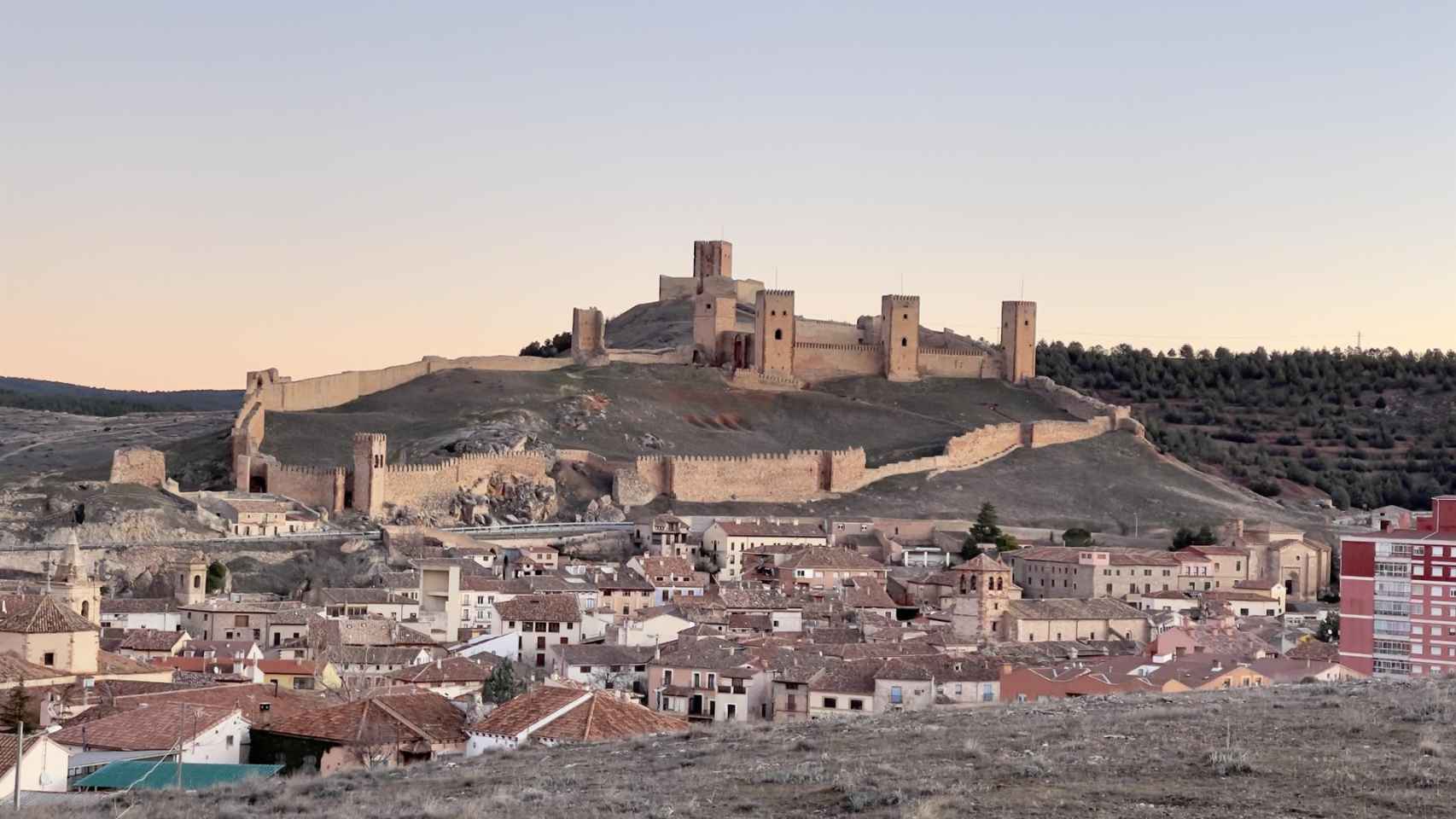 Panorámica de Molina de Aragón, presidida por su castillo.