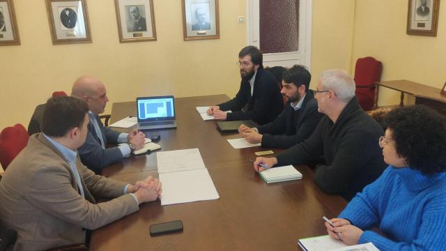 Imagen de la reunión mantenida entre Concello y Nervión