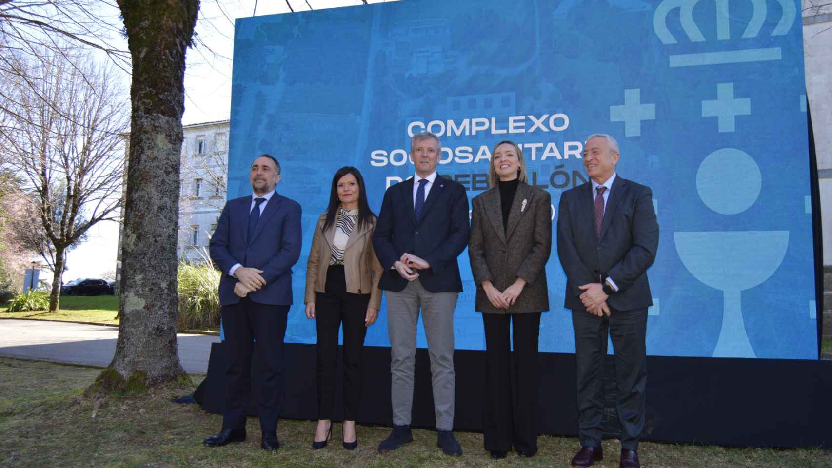 Visita de Rueda y Comesaña al futuro centro de cuidados intermedios de Mos (Pontevedra).