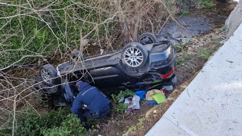 Vehículo volcado en Poio (Pontevedra).