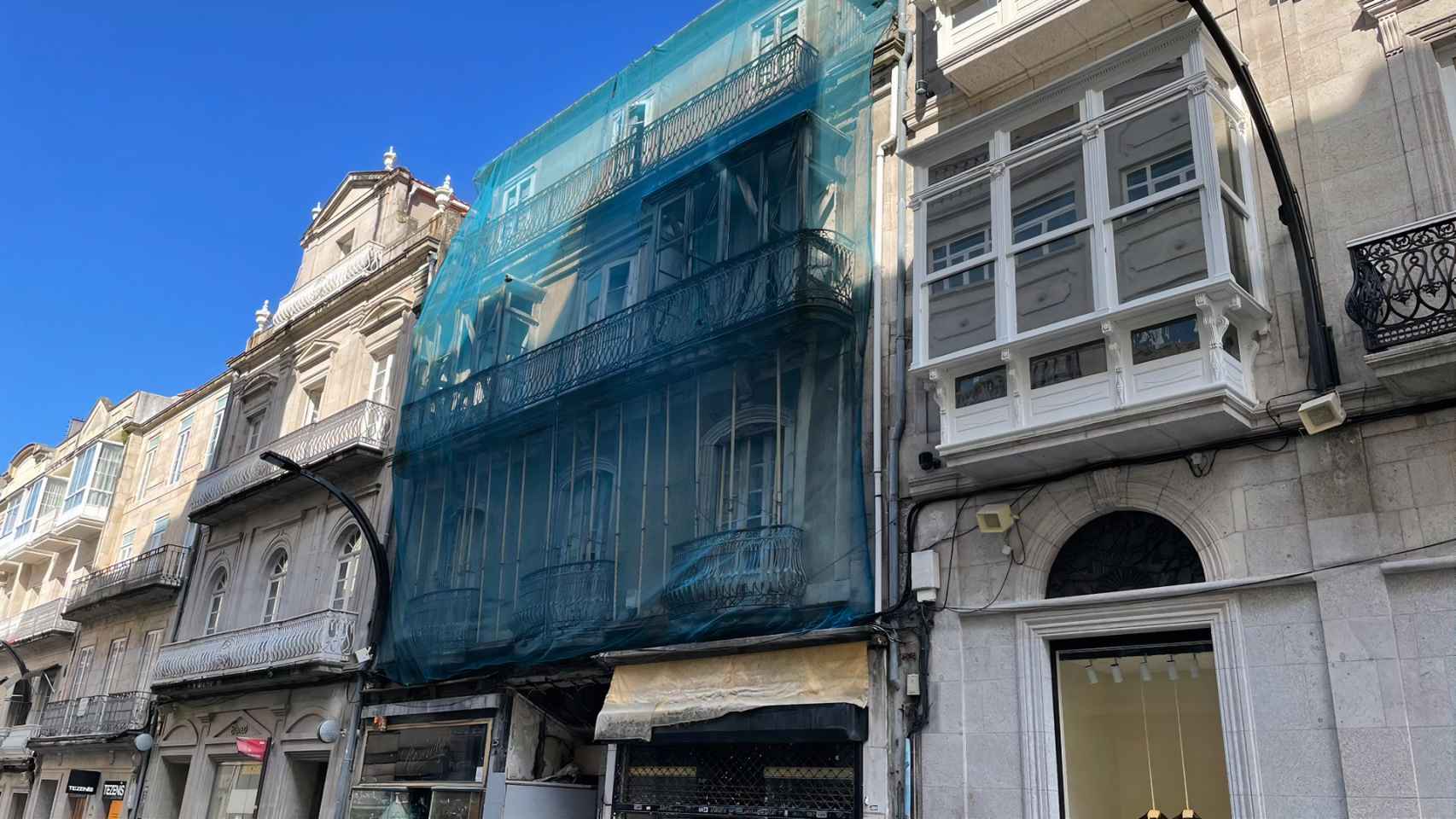 Fachada del edificio abandonado en la calle Príncipe.