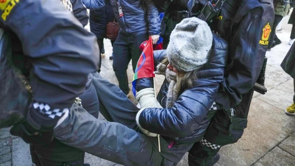 Greta Thunberg en el momento de su detención.