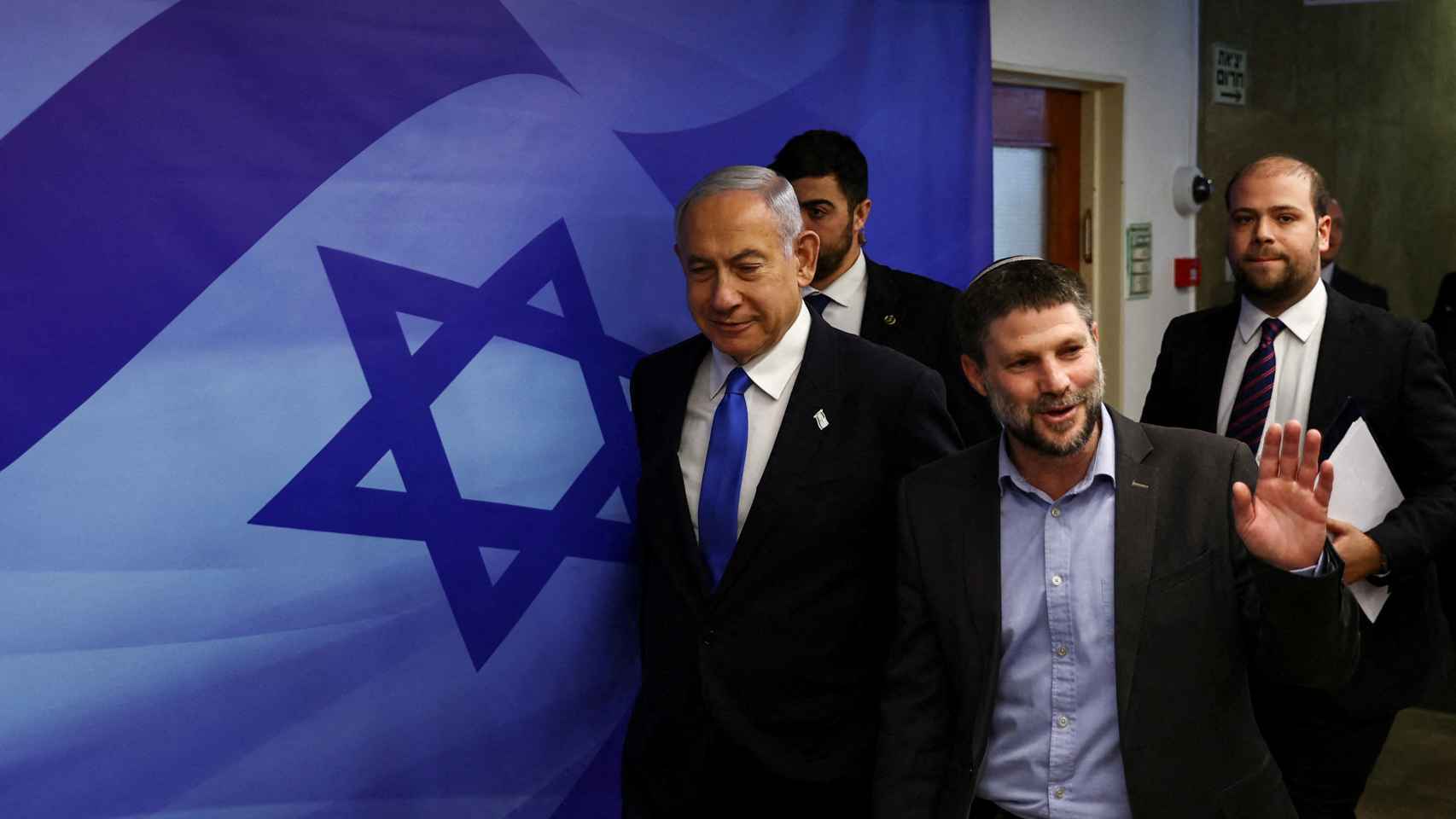 El primer ministro israelí, Benjamín Netanyahu, junto a su ministro de Finanzas, Bezalel Smotrich.