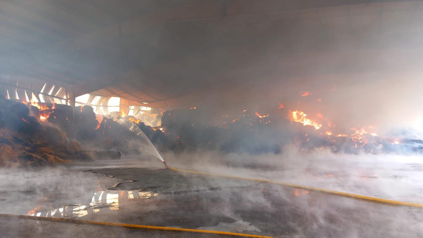 Interior de las instalaciones de la fábrica de Burgos donde se ha producido el incendio.