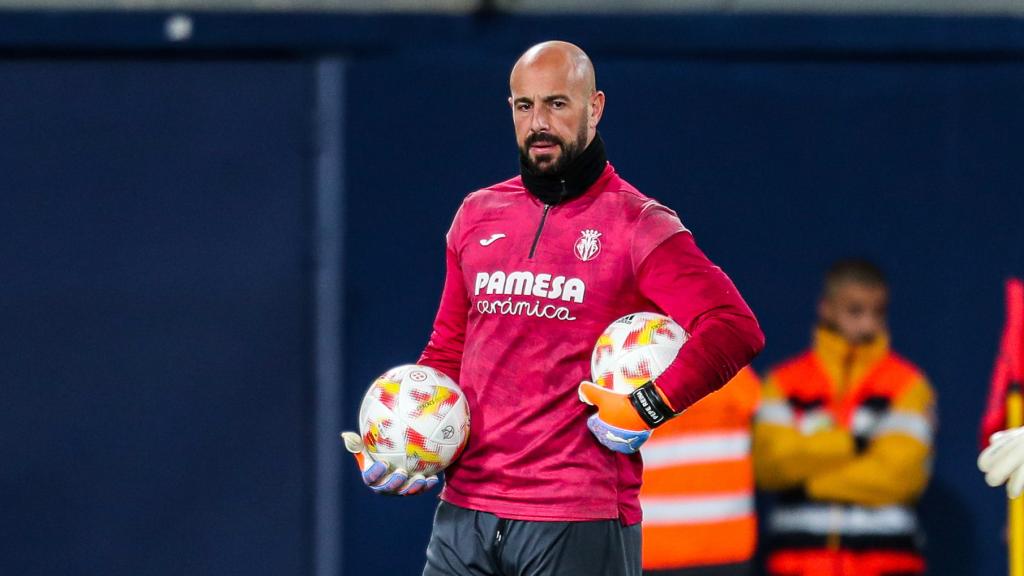 Pepe Reina, durante un partido.