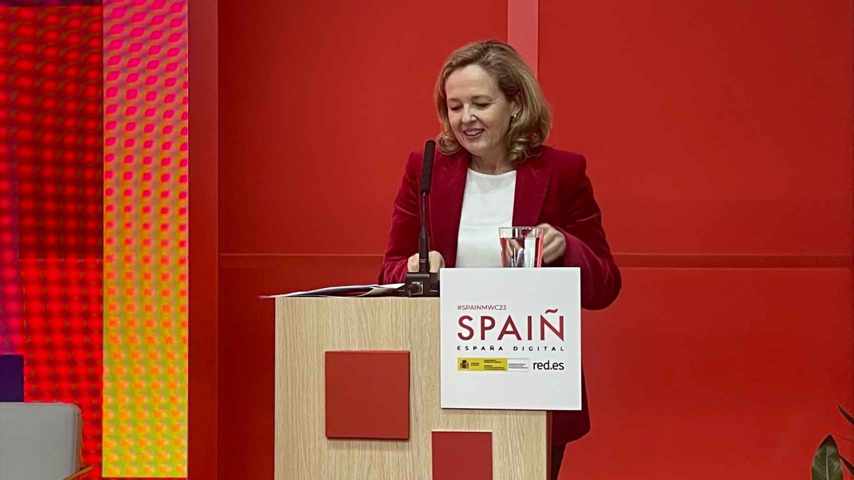 La vicepresidenta y ministra de Asuntos Económicos, Nadia Calviño, el lunes en el MWC, en Barcelona.