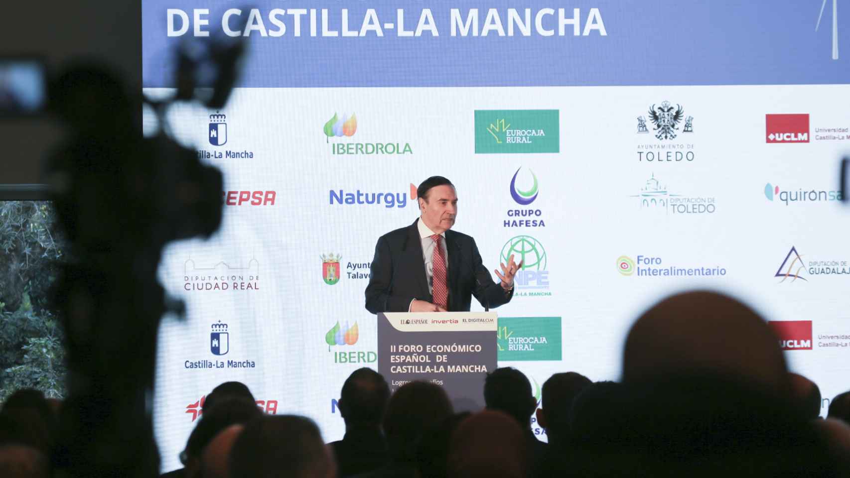 Pedro J. Ramírez, presidente ejecutivo y director de EL ESPAÑOL, durante la inauguración del II Foro Económico de Castilla-La Mancha  'Logros y desafíos'.