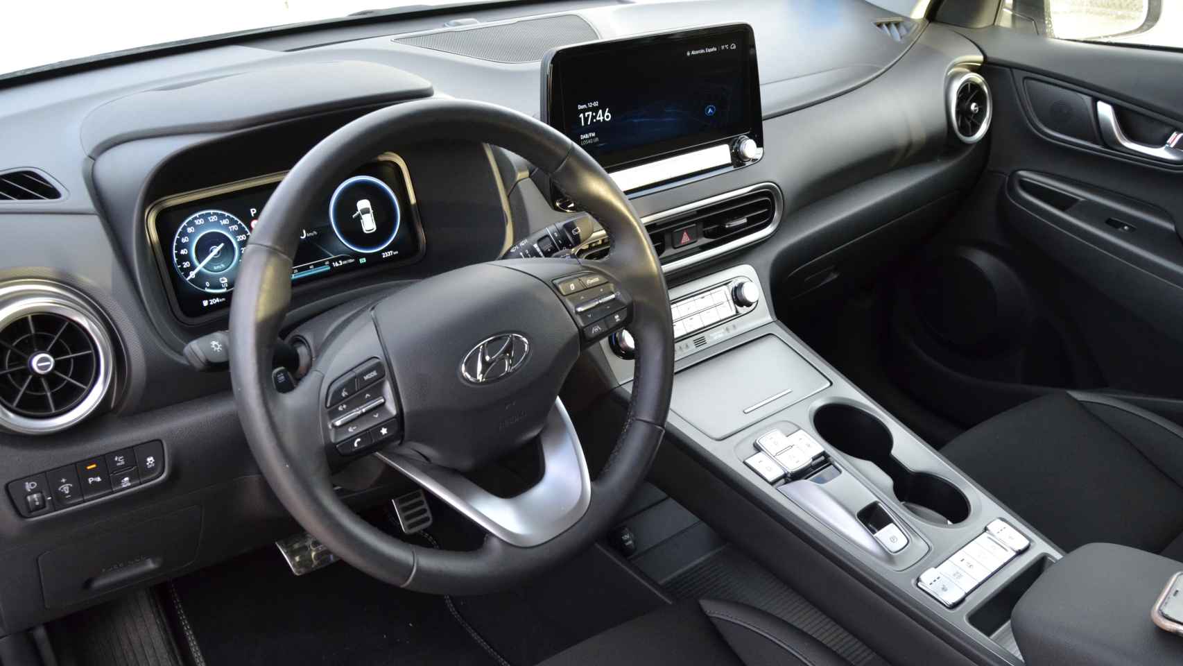 El Hyundai Kona tiene dos pantallas de 10,25 pulgadas.