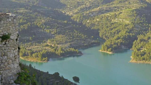 Pantano de Guadalest desde el mirador.