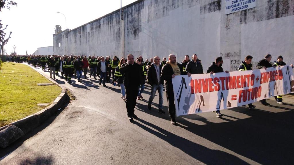 Cabeza de la manifestación a su salida del astillero