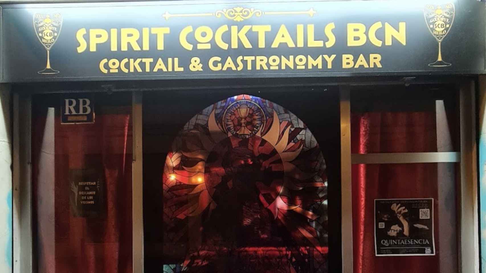 Vista exterior del bar Spirit Cocktails, el bar situado en Barcelona.