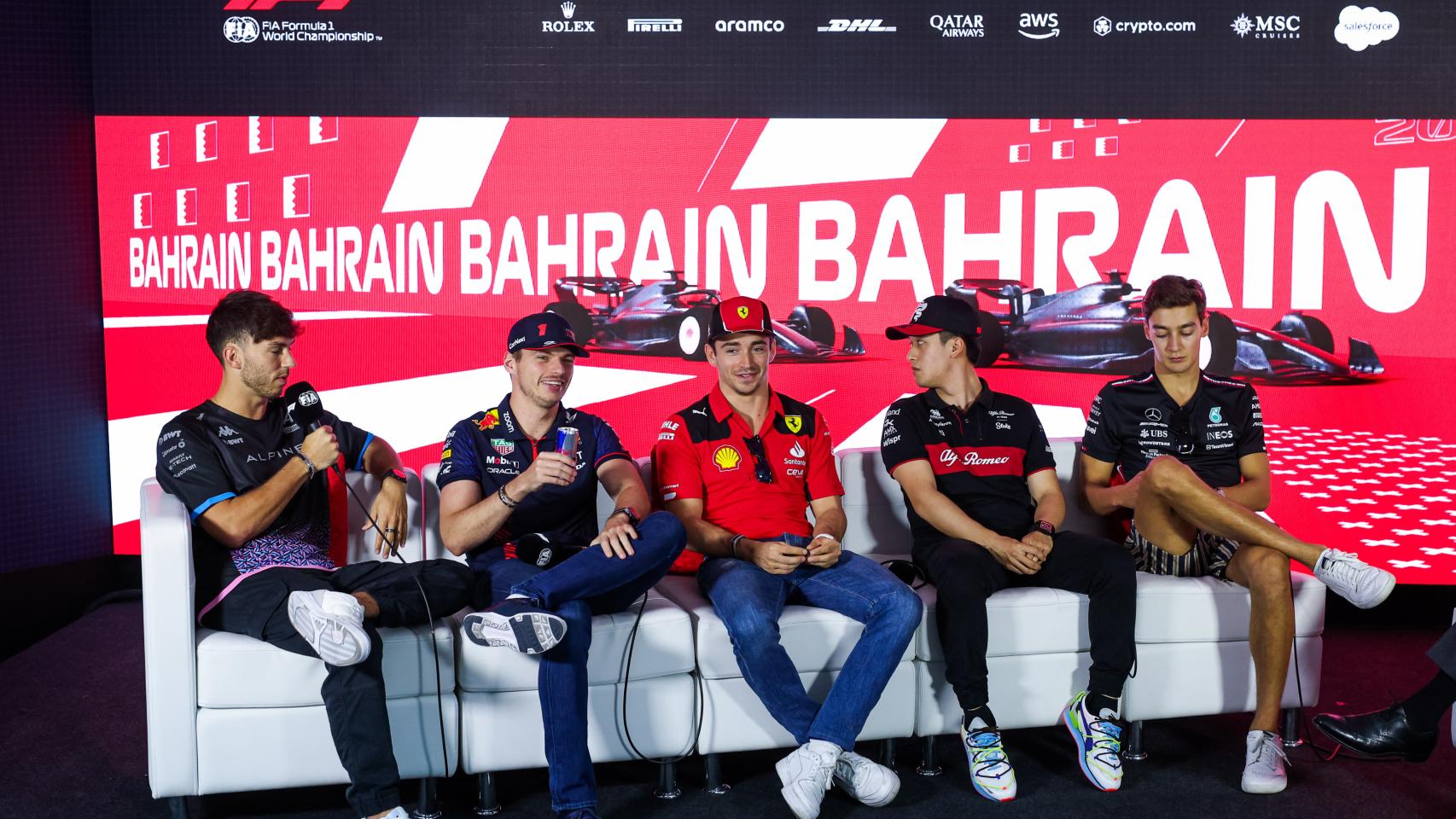 Pierre Gasly, Max Verstappen, Charles Leclerc, Guanyu Zhou y George Russell, en un acto de la Fórmula 1
