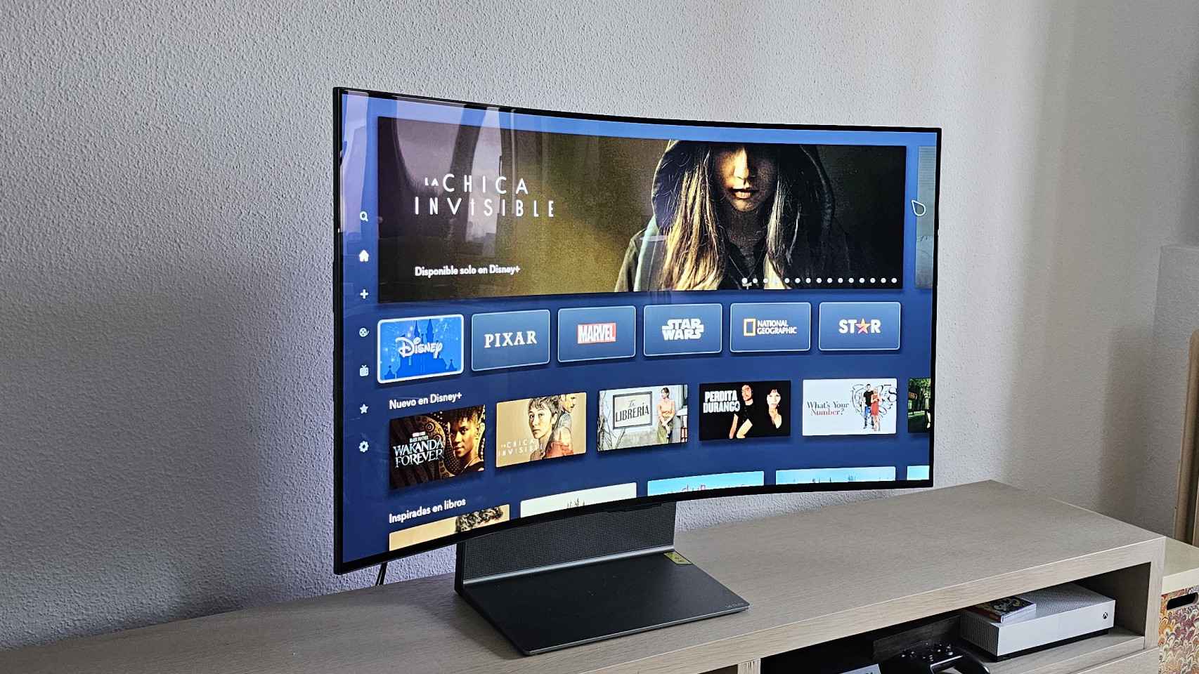 El televisor LG OLED Flex LX3 con la pantalla curva.