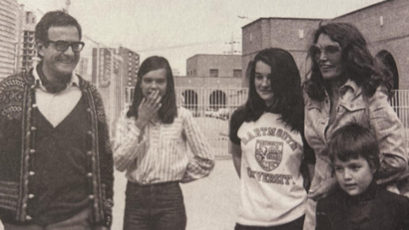 Los secretos de la 'carpeta azul' del profesor Tamames y su 