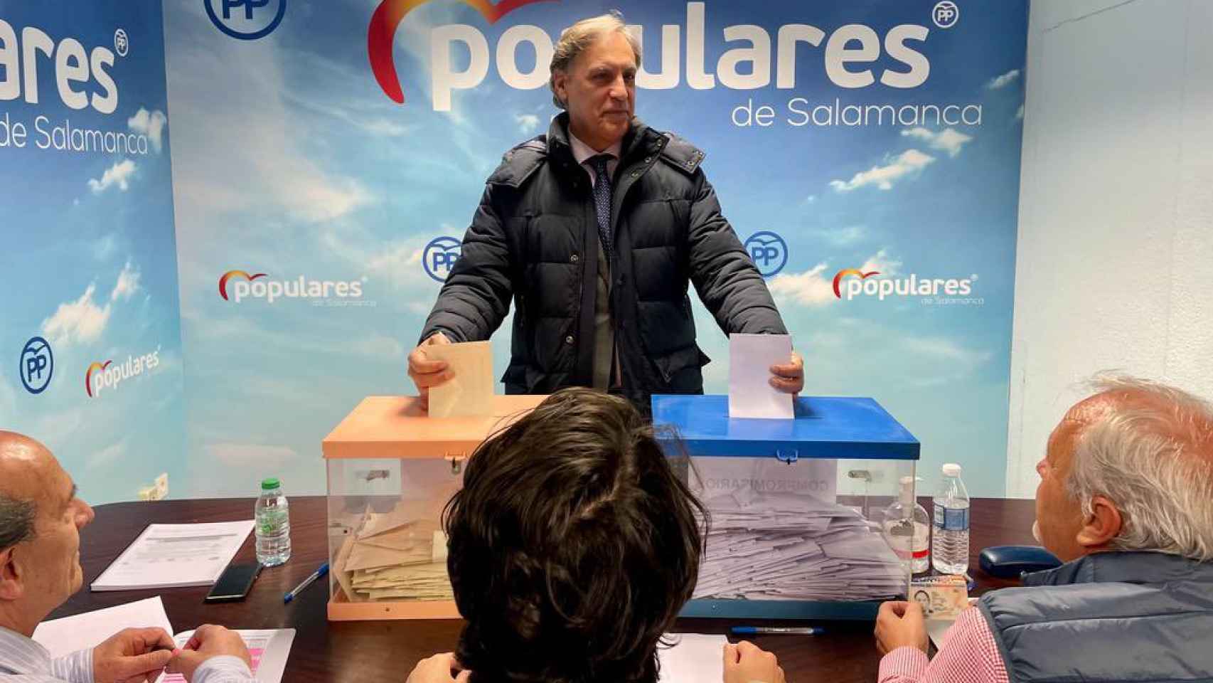 Carlos García Carbayo durante las votaciones de las primarias del PP de Salamanca