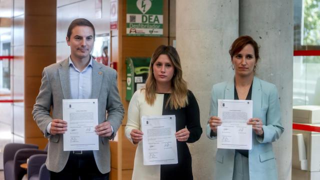 Juan Lobato (PSOE), Alejandra Jacinto (Podemos) y Mónica García (Más Madrid)