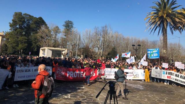 Protesta en Noia contra el vertido de la mina de San Finx.