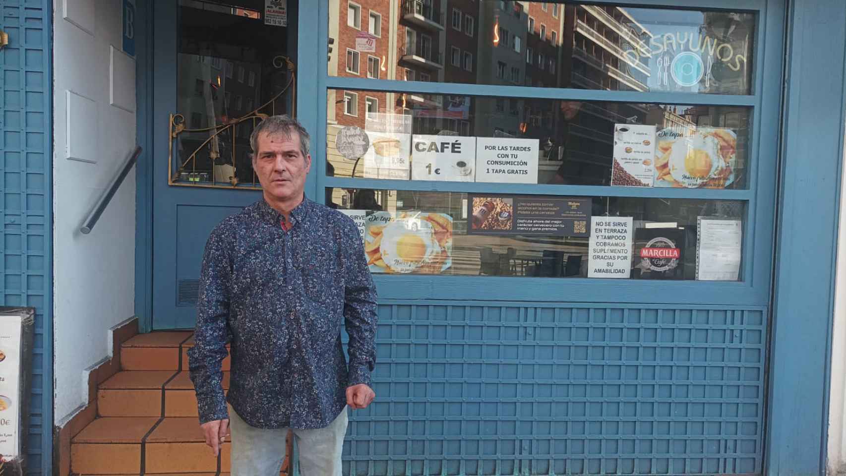 Miguel Ángel en su bar de Valladolid