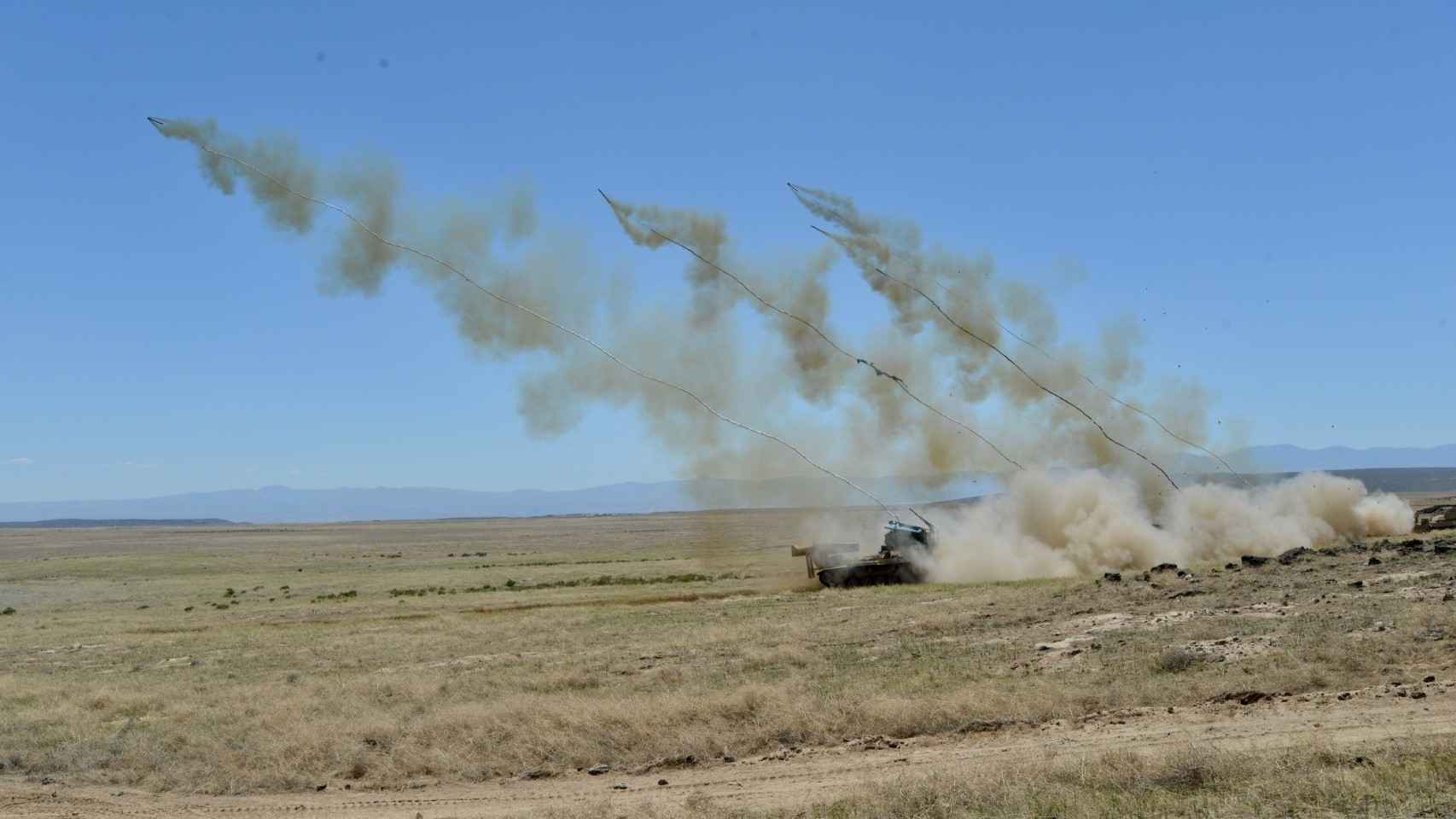 Lanzamiento de armas antiminas en el M60 AVLB