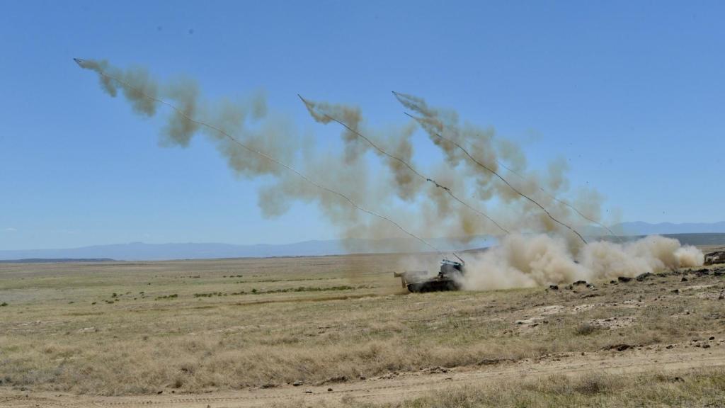 Lanzamiento de armas antiminas en el M60 AVLB