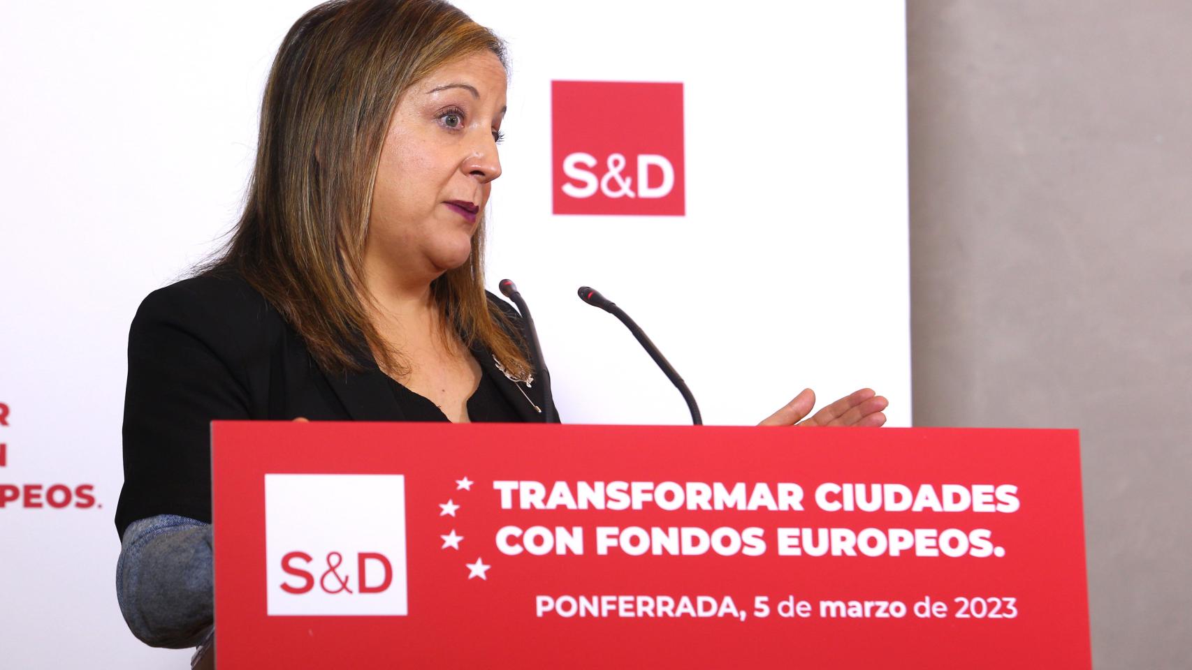 La presidenta de la Alianza Progresista de Socialistas y Demócratas, Iratxe García, durante su intervención de este domingo en Ponferrada.