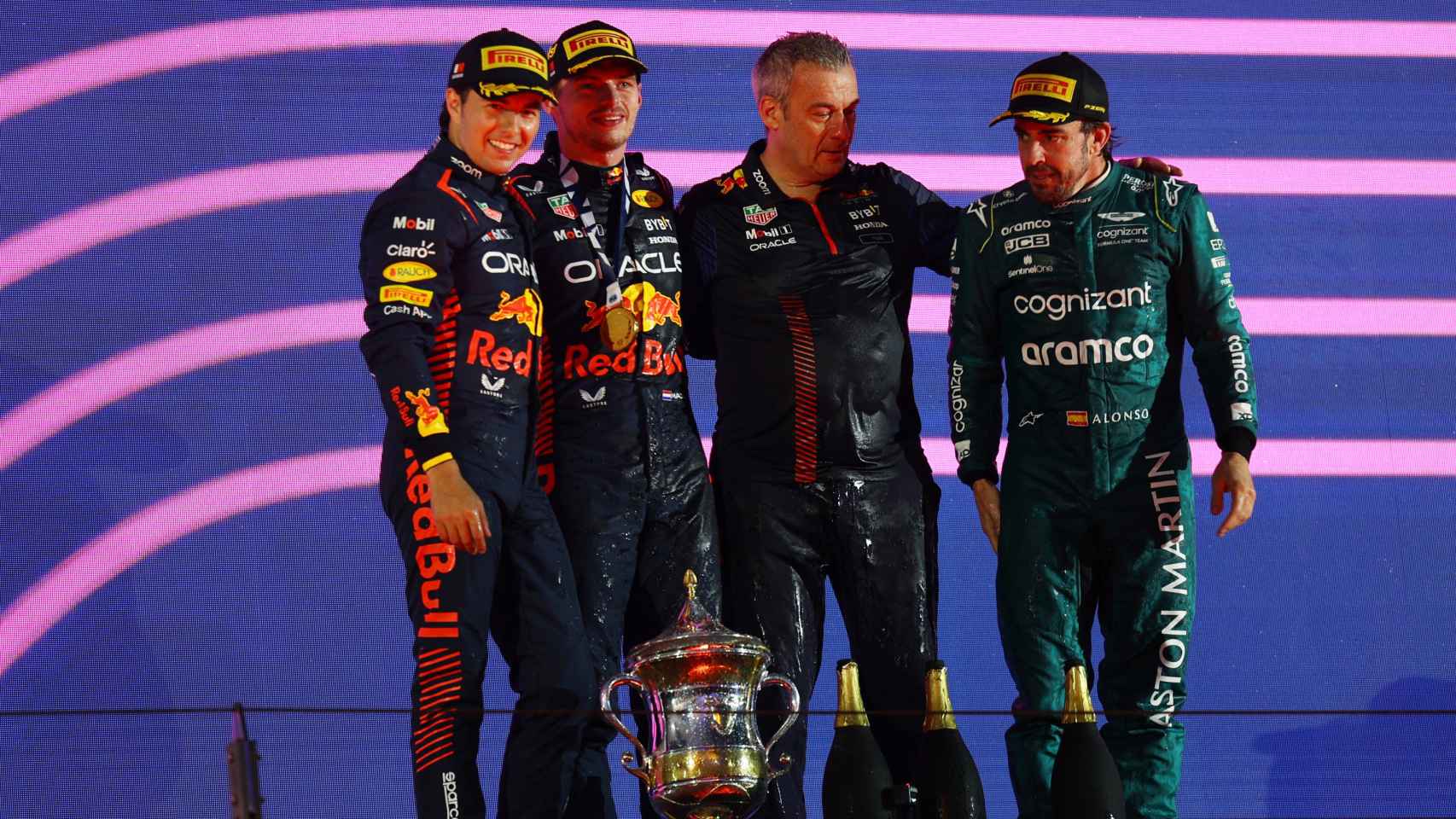Max Verstappen, 'Checo' Pérez y Fernando Alonso, en el podio del GP de Bahrein 2023