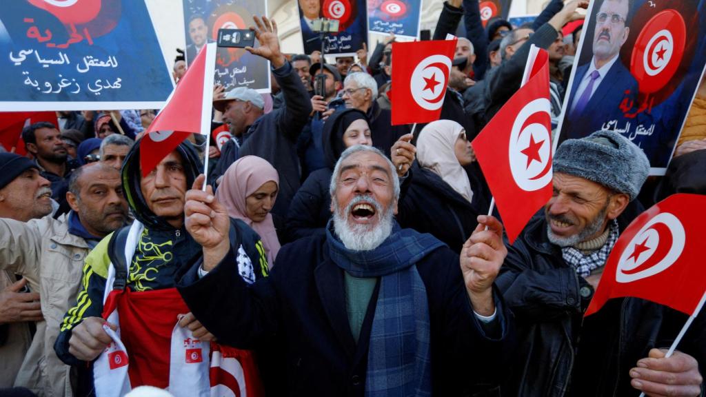 Varios asistentes a las protestas del 5 de marzo en la capital de Túnez.