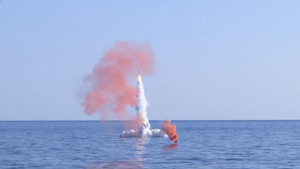 Lanzamiento misil Calibre desde un submarino ruso