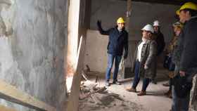 Visita de la alcaldesa de Talavera de la Reina a las obras de unos nuevos apartamentos turíscos.