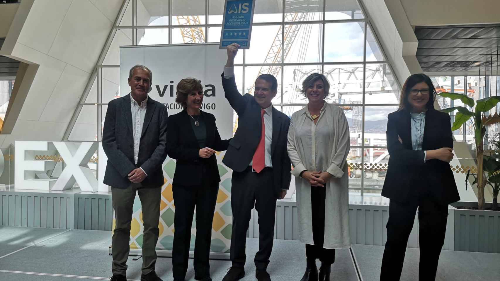 Entrega de la certificación AIS al centro comercial Vialia Vigo.