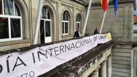 Pancarta colocada en la sede de la Subdelegación del Gobierno en Pontevedra por el 8M.