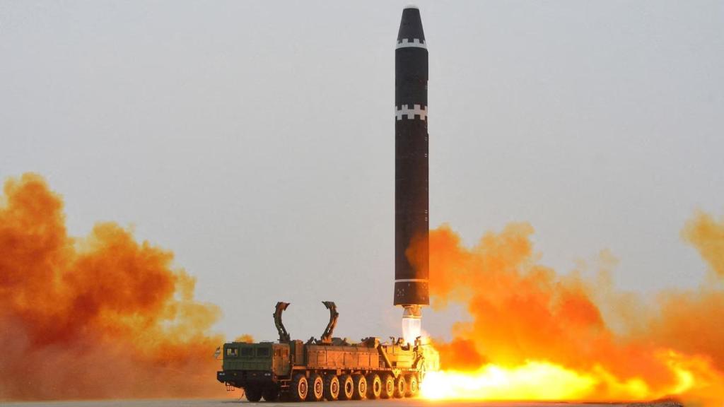 Hwasong-15 en pleno lanzamiento