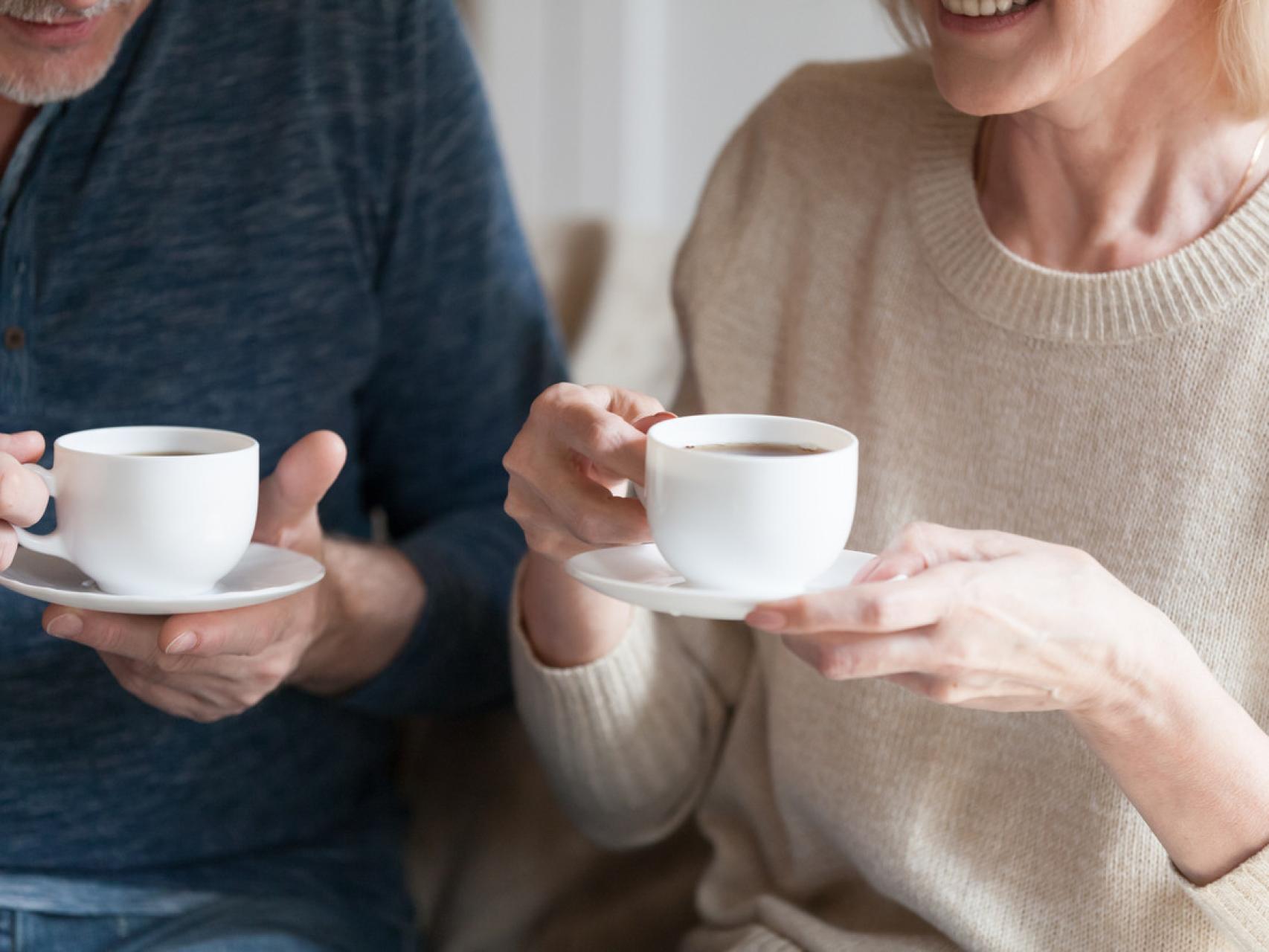 Estos son los beneficios de beber café para personas mayores: de la memoria a prevenir el alzhéimer