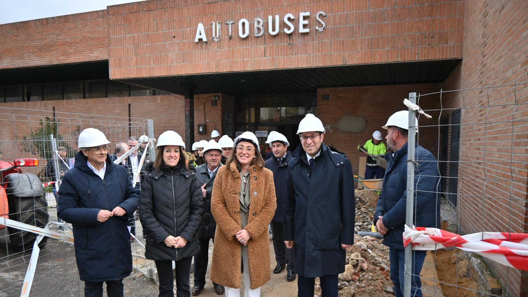 La consejera de Movilidad y el alcalde de Ciudad Rodrigo visitan las obras de la estación de autobuses