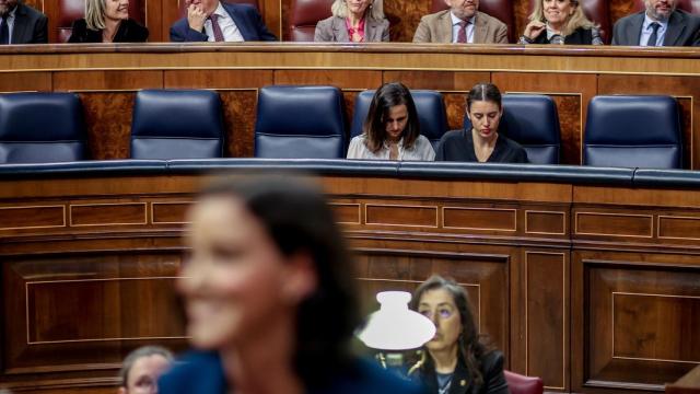 Las ministras Irene Montero e Ione Belarra, este martes en la bancada del Congreso.