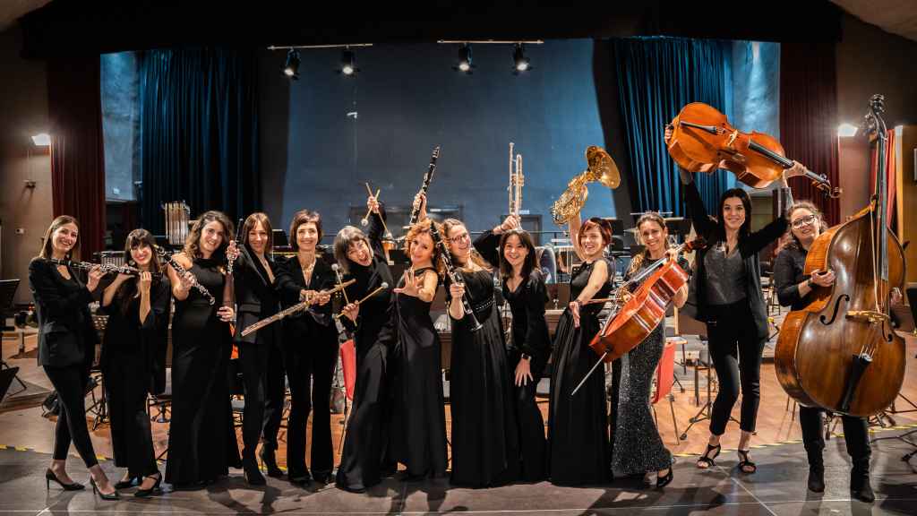 Las mujeres de la Banda Sinfónica Municipal de Madrid en el Teatro Auditorio de Casa de Campo.