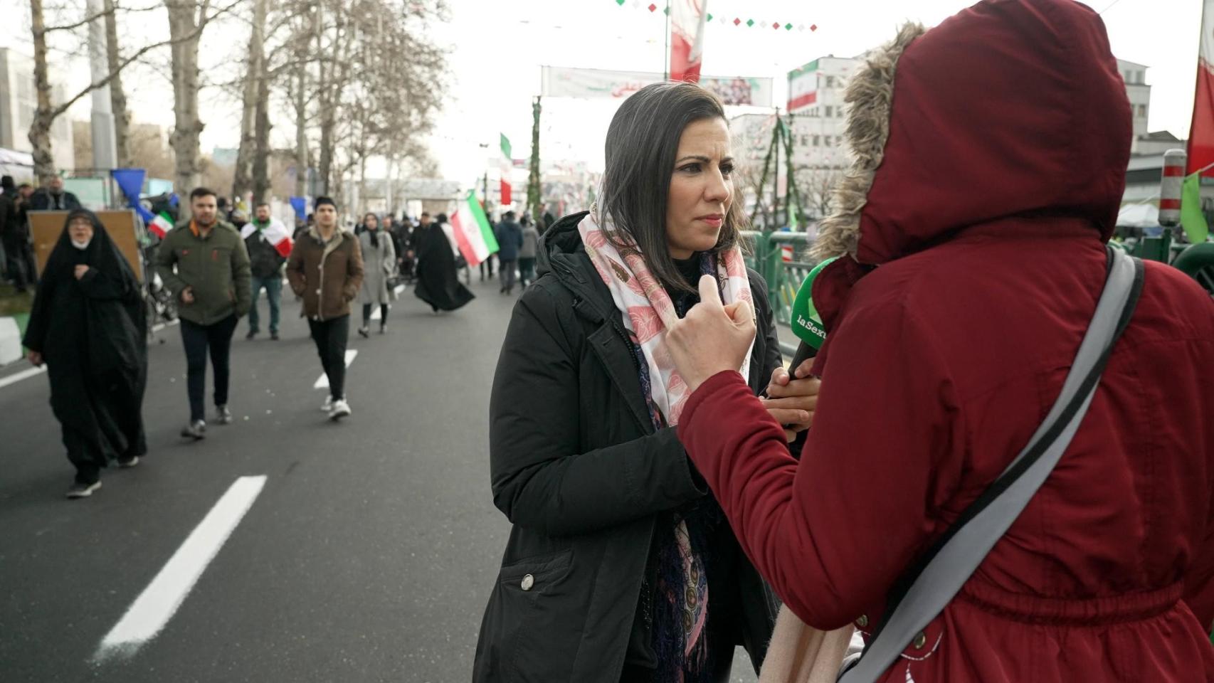 Ana Pastor cubre las protestas de las mujeres contra el uso obligatorio del velo en Irán.