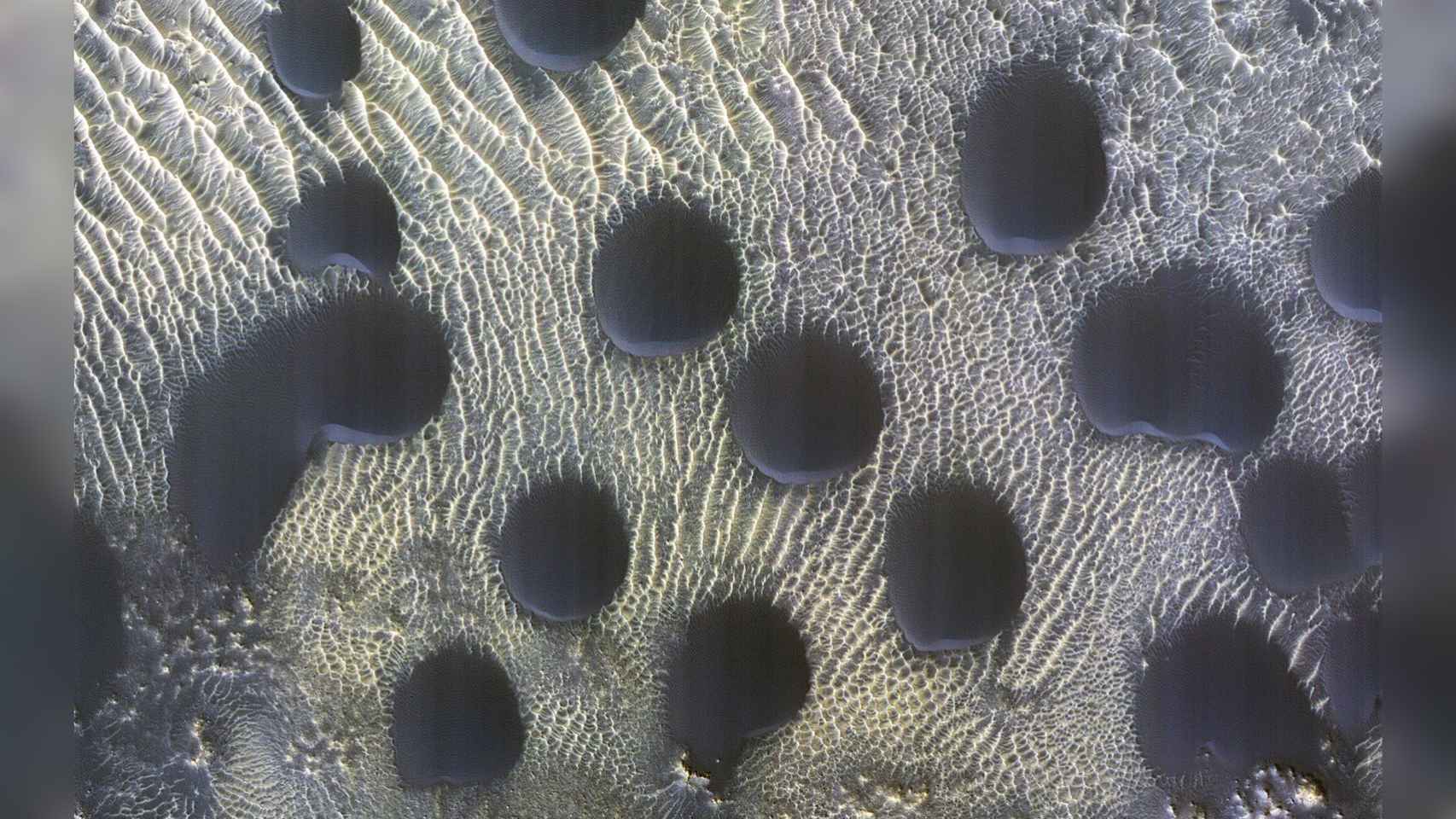Imagen de las dunas en Marte sin recortar.