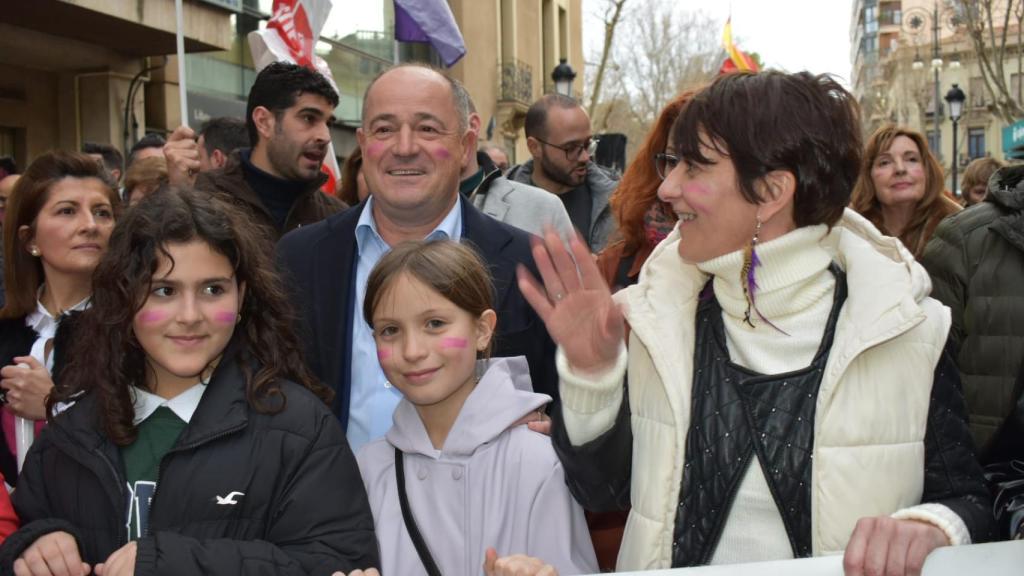 Emilio Sáez en el concentración del 8M de Albacete. Foto: Ayuntamiento de Albacete.