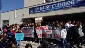 Imagen de archivo de la manifestación en el IES Radio Exterior donde se encuentran los barracones del Colegio La Almadraba