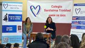 Aquona visita el Colegio Santísima Trinidad de Zamora en el 8-M