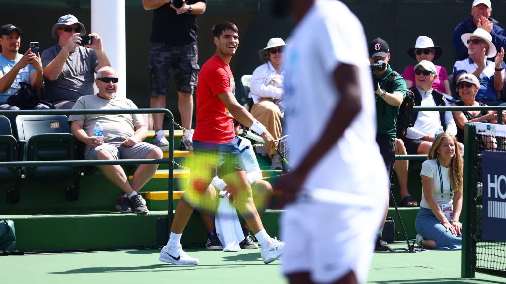 Carlos Alcaraz, entrenando en Indian Wells