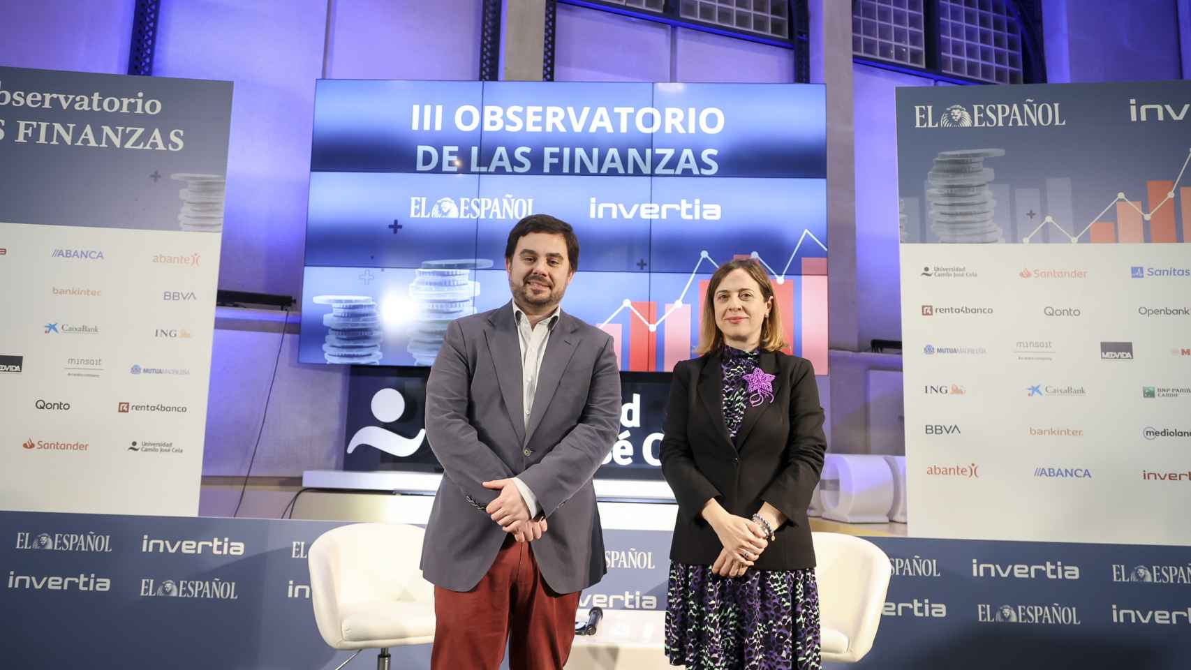 Arturo Criado, subdirector de EL ESPAÑOL-Invertia, y Amparo López Senovilla, subsecretaria de Asuntos Económicos y Transformación Digital; en el cierre de la mañana de la segunda jornada del III Observatorio de las Finanzas.