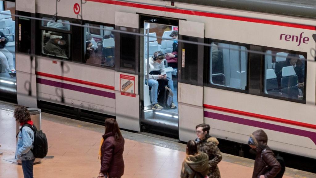 Andén de Cercanías en la estación Puerta de Atocha-Almudena Grandes, en Madrid.