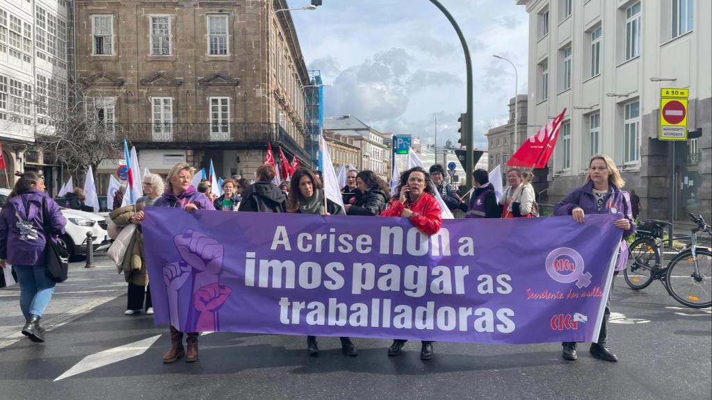 Manifestación de las delegadas de la CIG este miércoles en A Coruña.