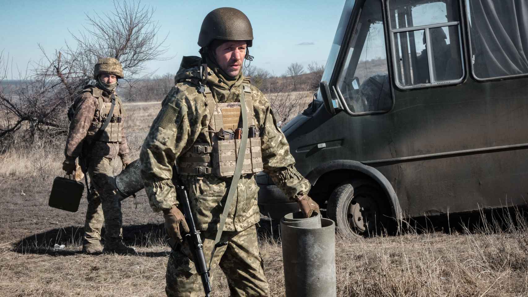 Soldados ucranianos cerca del frente de combate de Bakhmut.