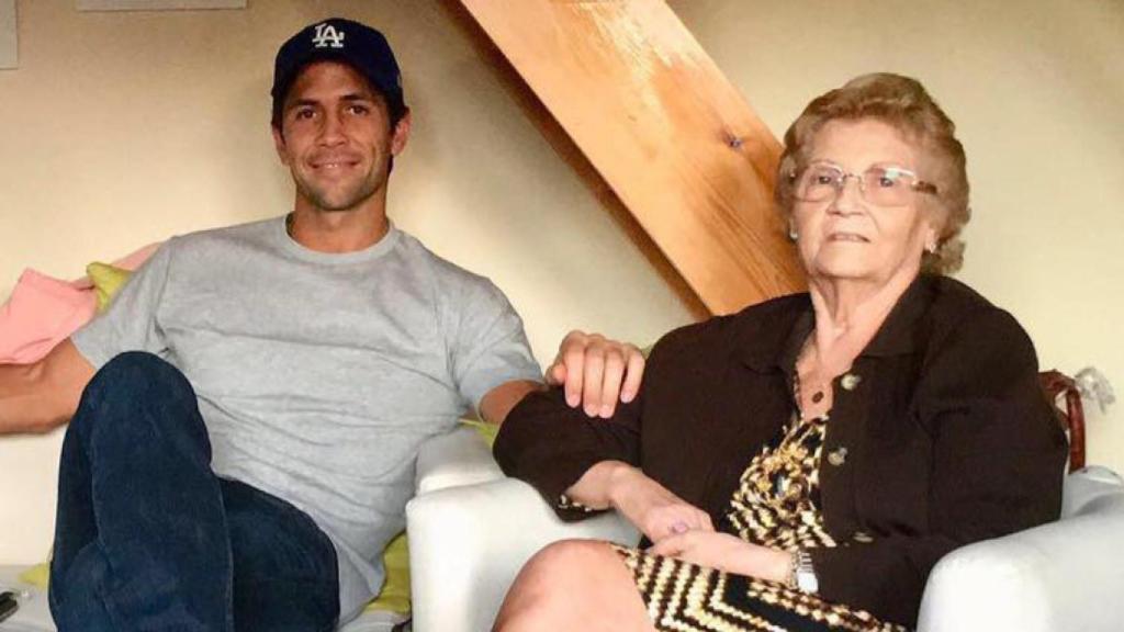 Fernando Verdasco junto a su abuela, quien acaba de fallecer.