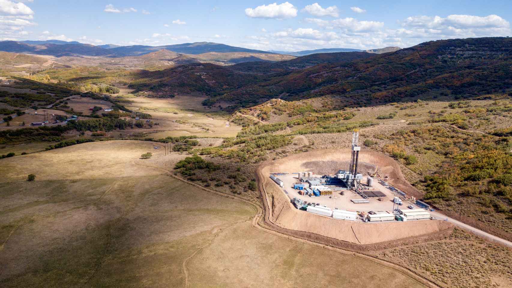 Extracción de gas natural por fracking o fracturación hidráulica.