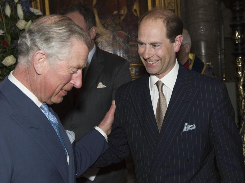 El rey Carlos III y su hermano, el actual duque de Edimburgo.